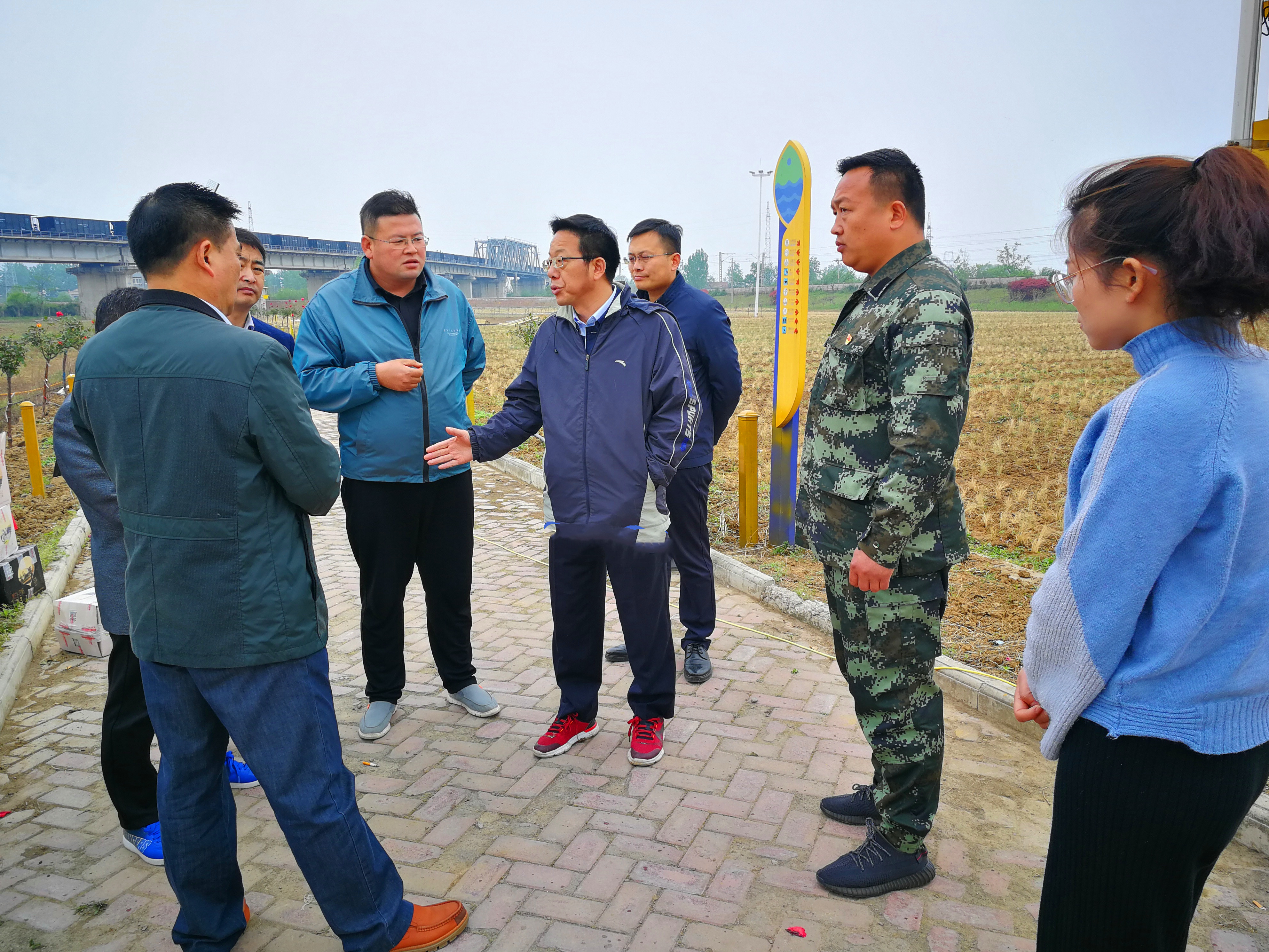 区委书记芮耀宏深入乡镇开展综合调研