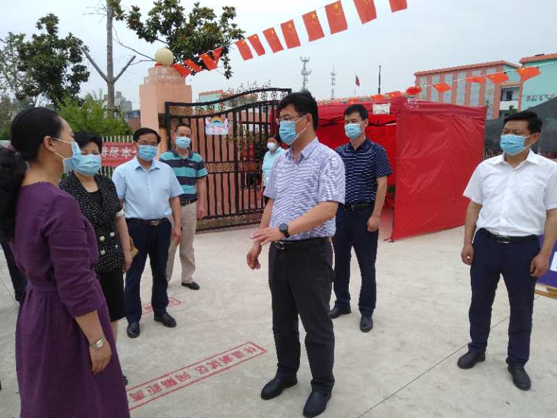 潘集区长宋立敏开展六一慰问活动
