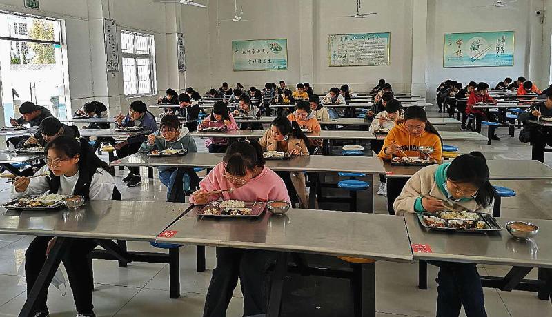 潘集中学加强疫情防控确保师生安全