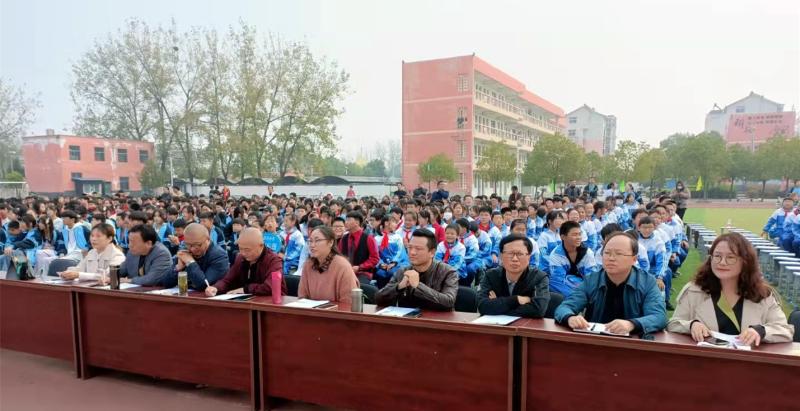 泥河中学举办庆祝建党一百周年文艺演出