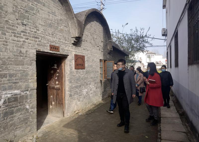 市村史馆验收工作组深入平圩镇龚集村考核验收村史馆建设工作