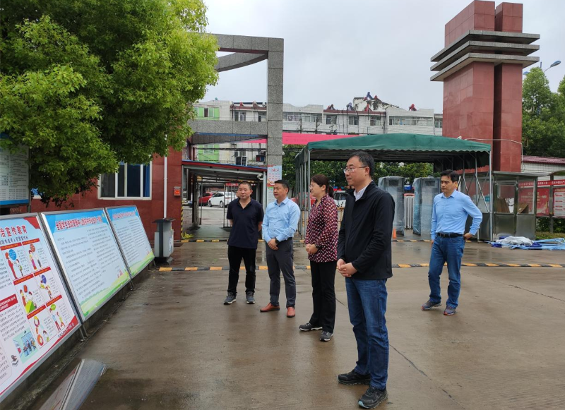 您当前的位置:>首页>潘集资讯>今日潘集>闪健一行首先深入市二十一中